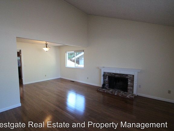 4th image of 638 Albert Way