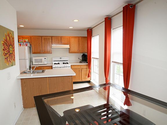5th image of 115 Creekmont Ct