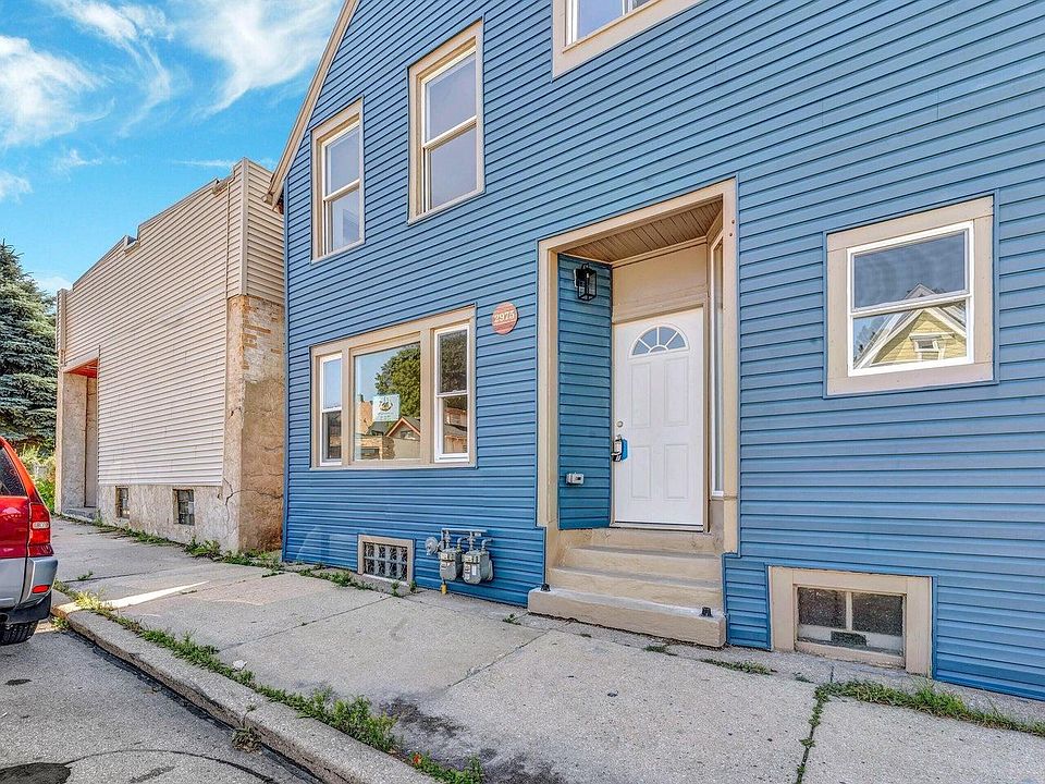 1st image of 2975 S Kinnickinnic Ave #1