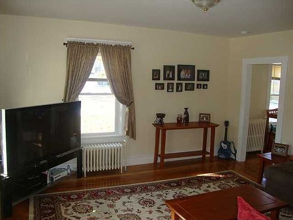 3rd image of 35 Woodside Ave