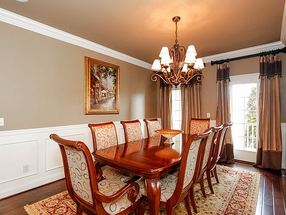 formal dining room 