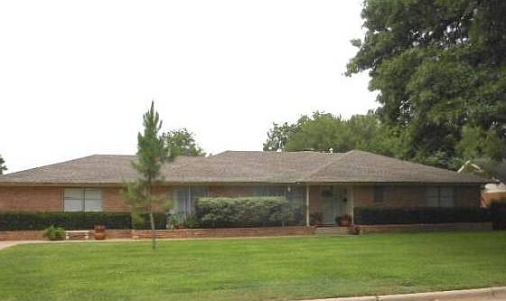 1st image of 2608 Chase Dr