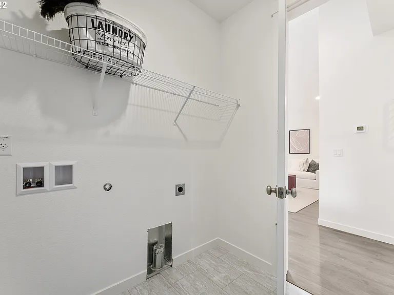 121 W 17th St — Photo 24