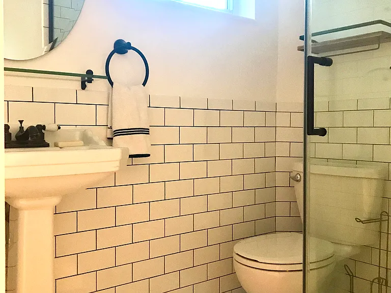 422 21st St NE — Photo 10