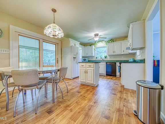5th image of 2805 Mary Emily Ln