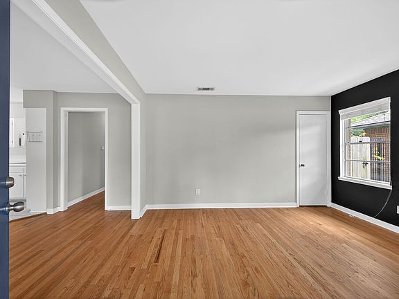 4th image of 2322 Poinciana Dr