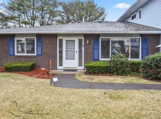 71 Fox Ridge Cres, Warwick, RI 02886