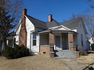 203 6th St, Carmi, IL 62821