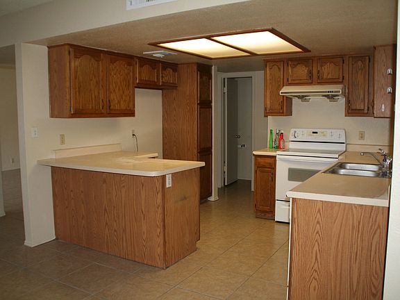 3rd image of 5002 W Fairview St