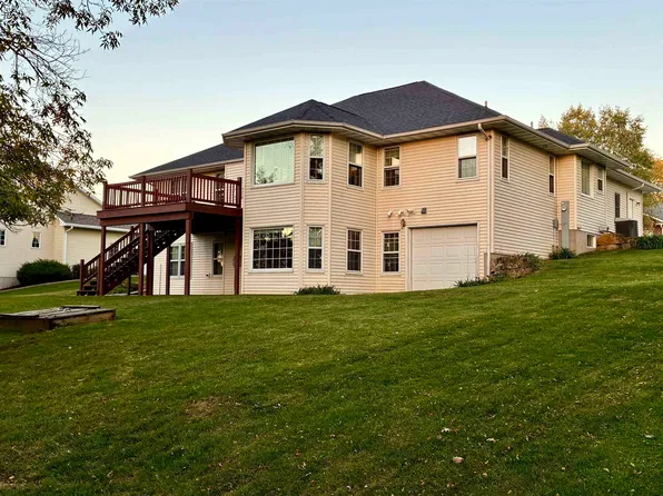 1150 Reddy Dr, Platteville, WI 53818