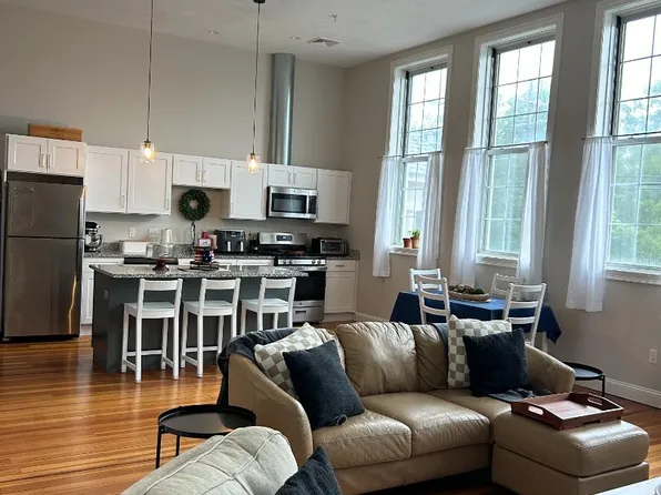 816 Brayton Point Rd #9, Somerset, MA 02725