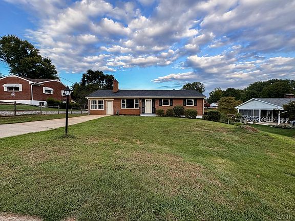 2nd image of 1510 Lynndale Pl