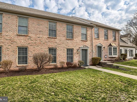 2nd image of 207 Saddle Ridge Dr