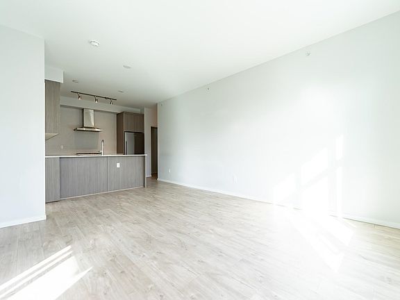 4th image of 6283 Kingsway #Penthouse 27