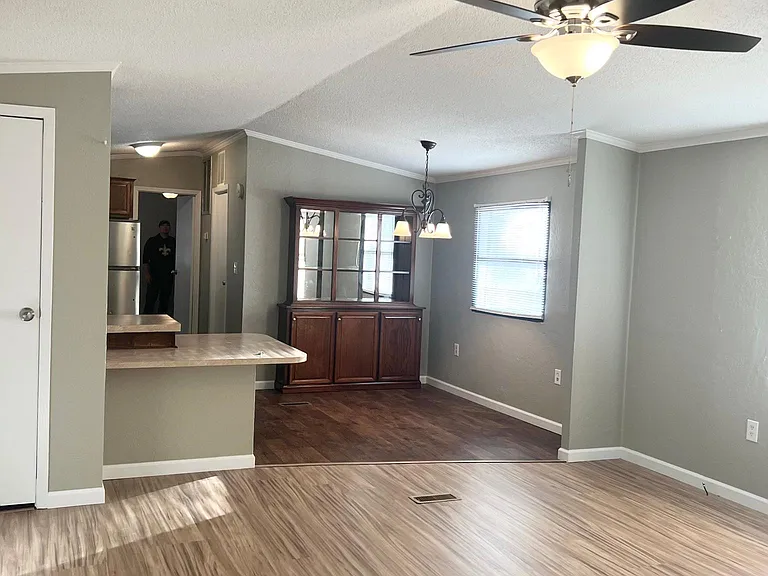 734 Lesa Ln — Photo 5