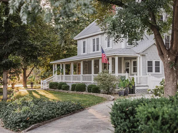 1122 Gillespie Pl, Garden City, KS 67846