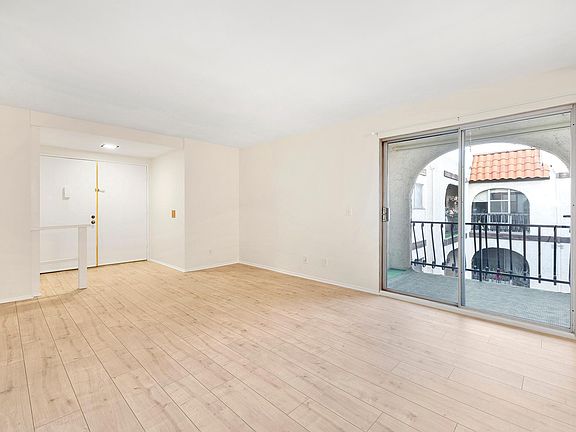 4th image of 605 N Louise St Unit 304