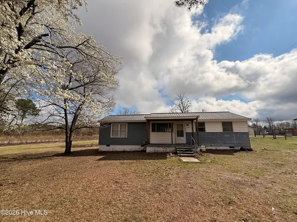 12377 N Carolina 210, Elizabethtown, NC 28337