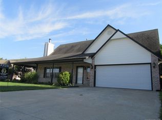 2609 SW Wolf Run Dr, Claremore, OK 74019