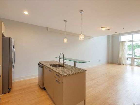 3rd image of 1133 Metropolitan Ave Unit 304