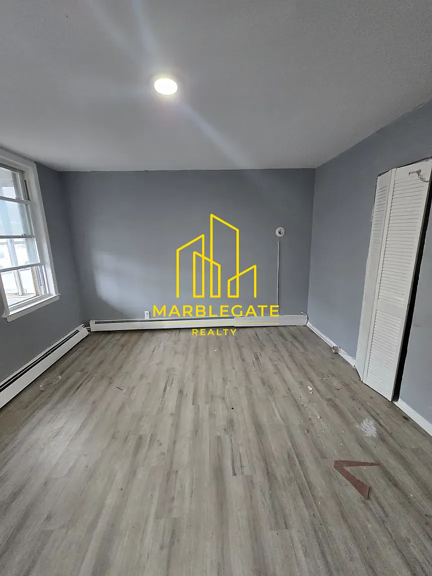 3 bed, 1050 sqft, $2,095 — Photo 3