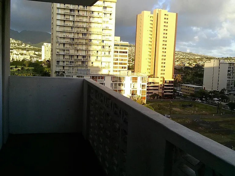 2442 Kuhio Ave #1103 — Photo 25