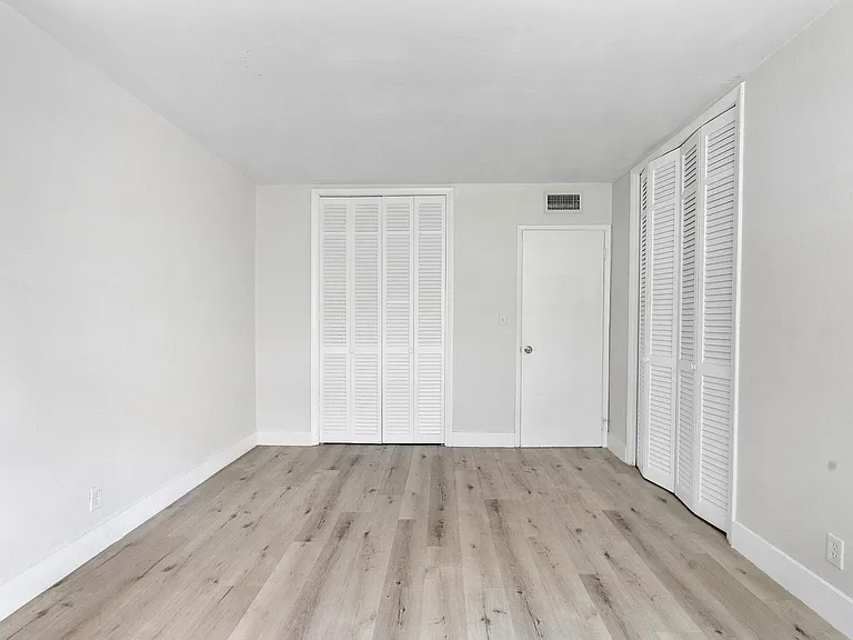 1638 Plunkett St #2 — Photo 20