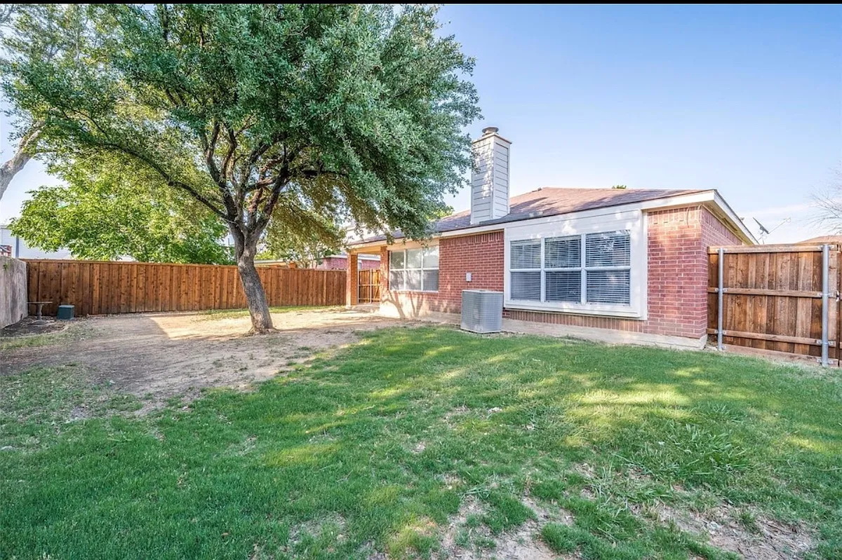 Building Photo - 2312 Capeland Dr