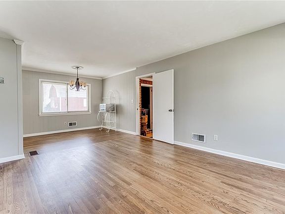3rd image of 1066 Starline Dr Se