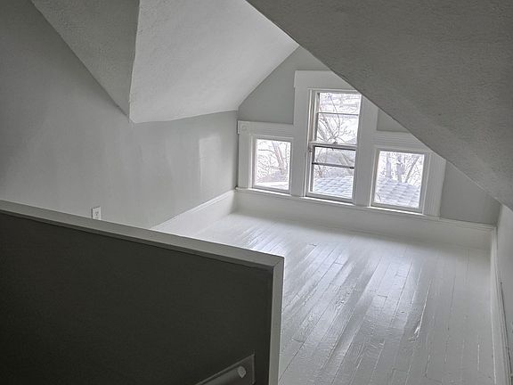 4th image of 162 Northampton Ave