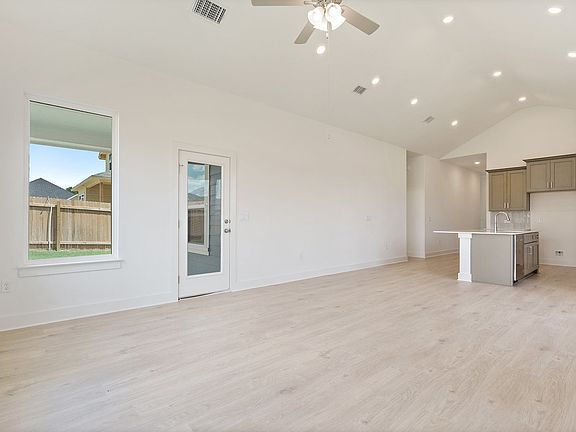 4th image of 5412 Lena Dr