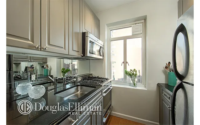 Sold by Douglas Elliman | media 37