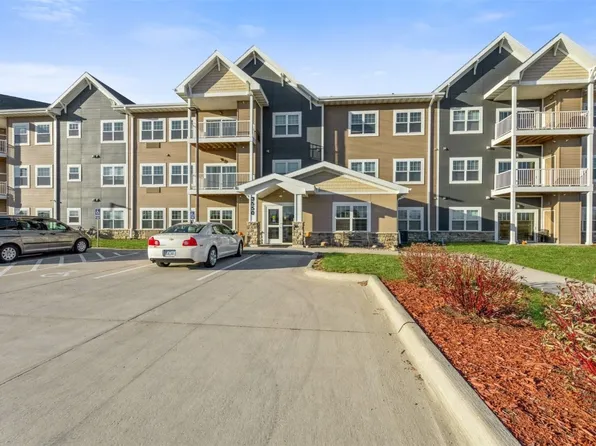 3550 Stone Creek Cir SW #204, Cedar Rapids, IA 52404