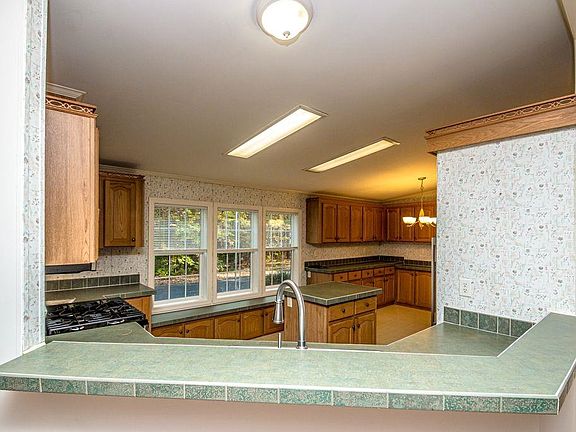 17th image of 36 Cardinal Way