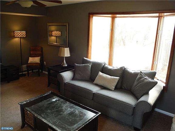 3rd image of 10 Hideaway Dr