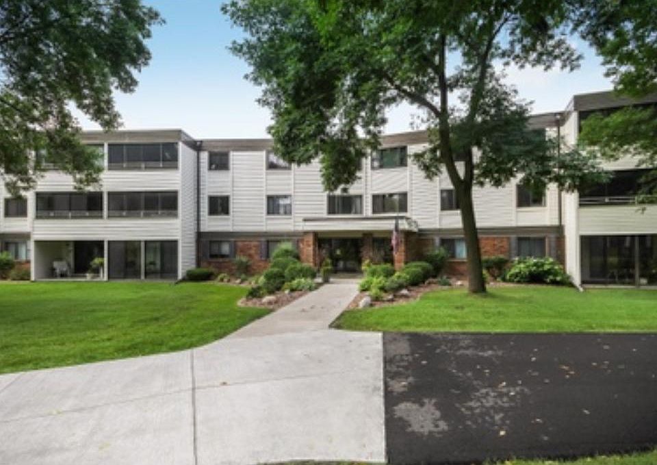 1st image of 10600 43rd Ave N APT 212