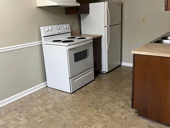 4th image of 641 Westport Rd #4