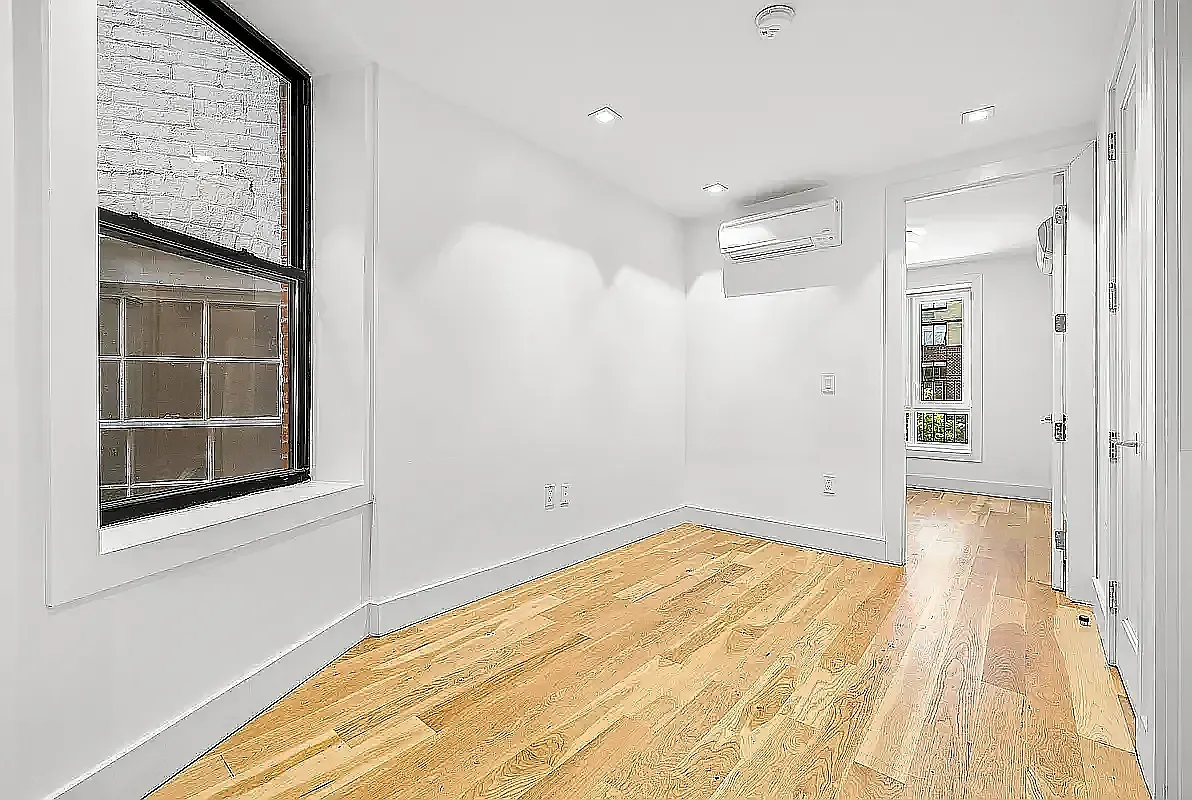 Building Photo - 223 E 96th St #3C