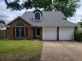 235 Brittany Ct, Euless, TX 76039
