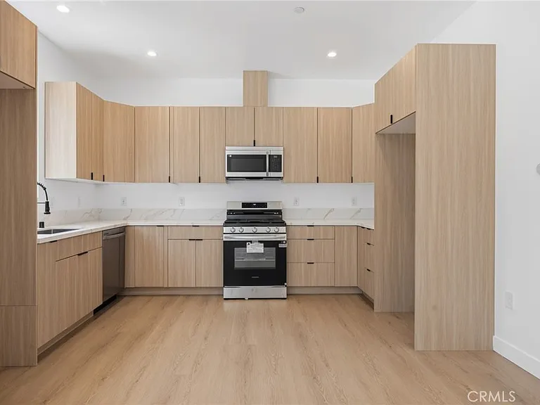 7647 Melvin Ave — Photo 9