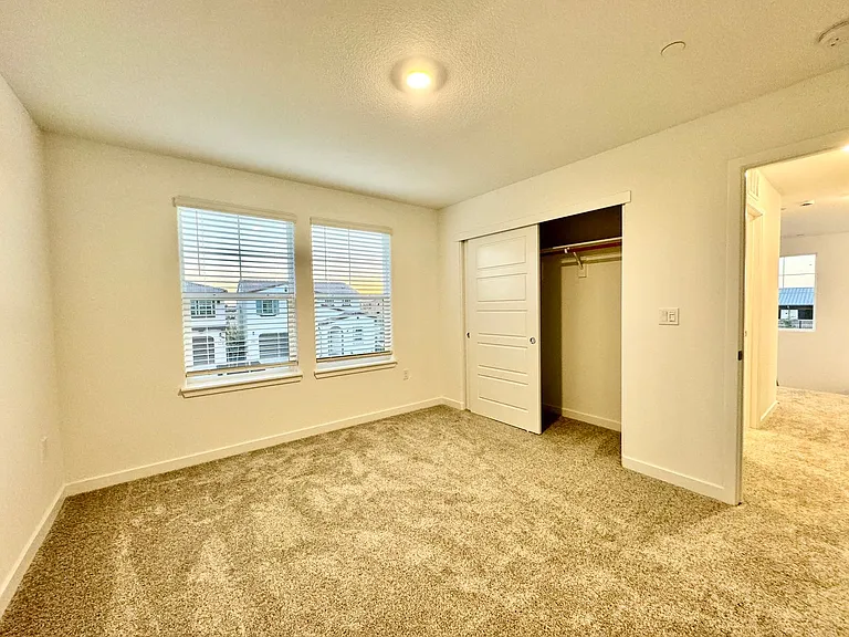243 Dock Cir — Photo 34