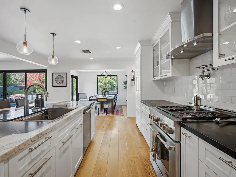 16453 Lassen St — Photo 21