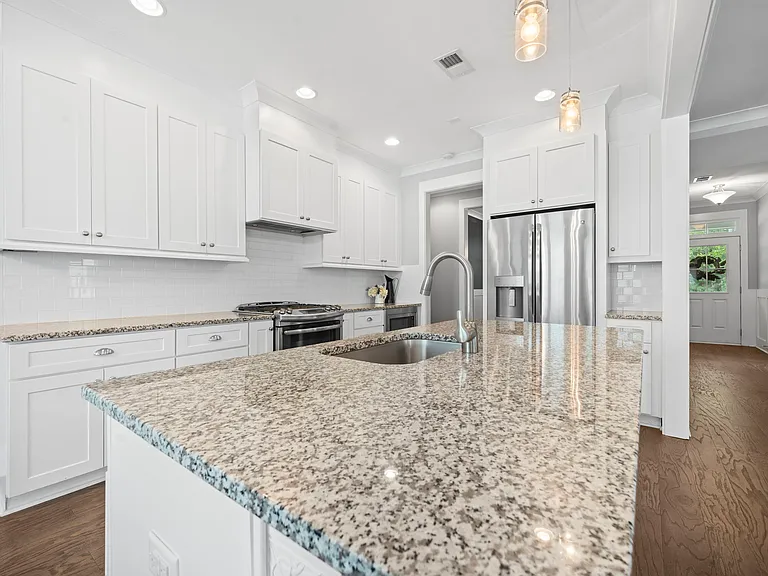 414 Hamlet Cir — Photo 5