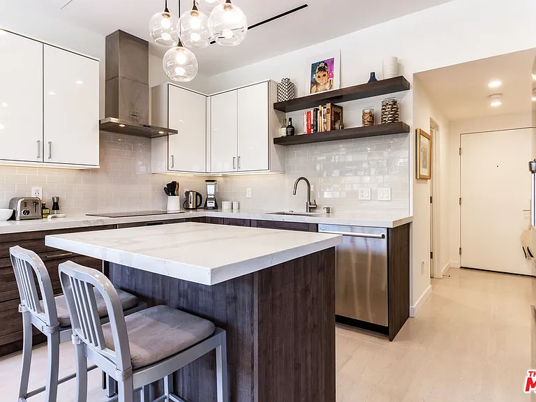 838 N Doheny Dr #203 — Photo 12