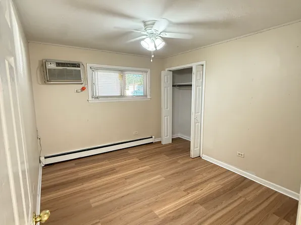 135 Dover Dr APT 1, Des Plaines, IL 60018