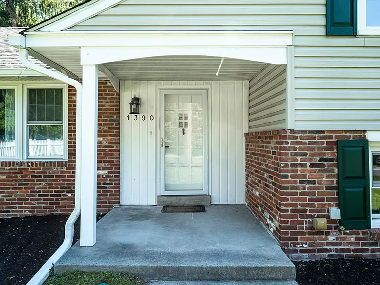 1390 Paxon Pl — Photo 7