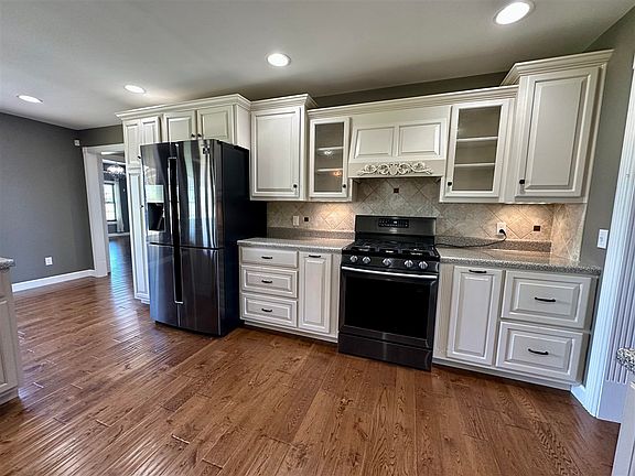 2nd image of 584 Hade Bell Rd