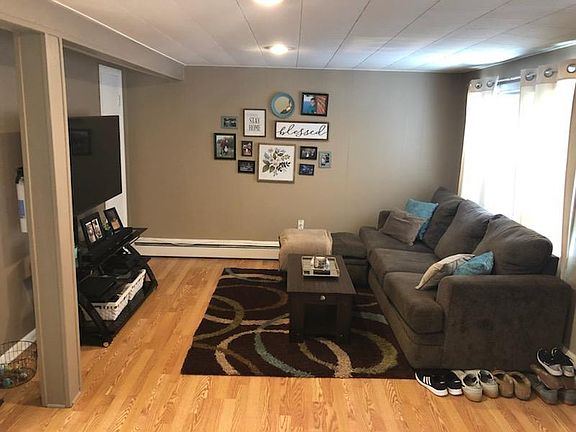 2nd image of 318 1/2 N Broadway APT A