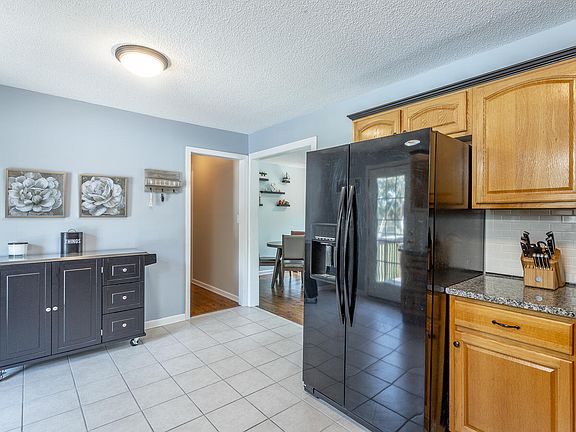 4th image of 313 Serena Dr
