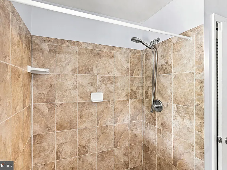 8916 Rugby Rd — Photo 36